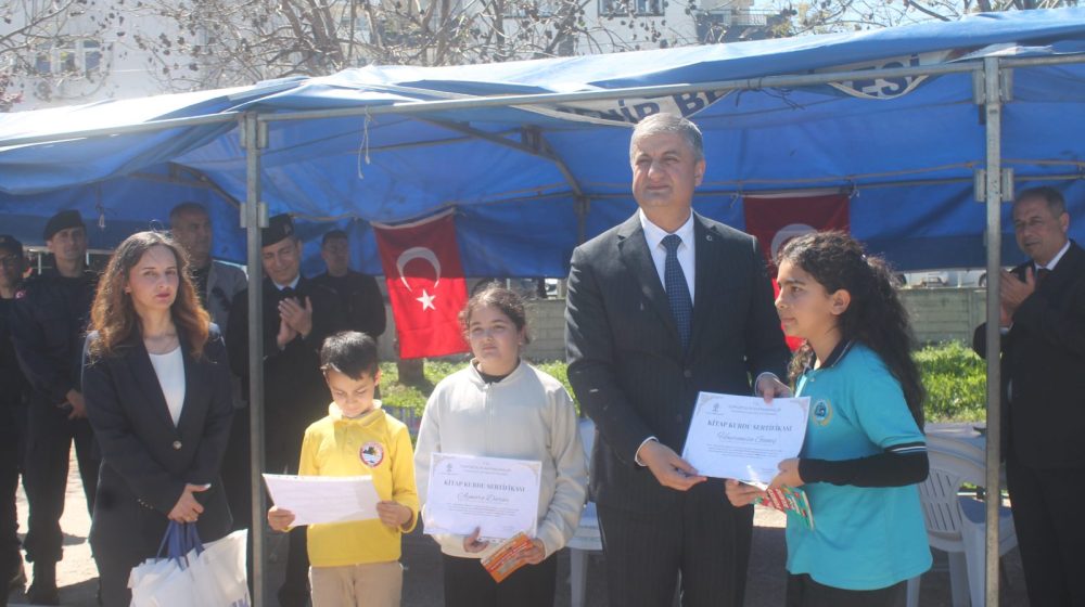 Yumurtalık İlçesinde  “Toplu  Kitap  okuma Etkinliğinde”: Vali Yavuz Öğrencilerle Buluştu