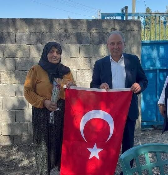 YUMURTALIK MHP’DEN ŞEHİT ANNELERİ ZİYARETİ