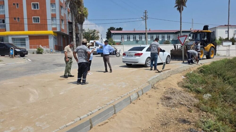 Yumurtalık’ta ulaşım konforunu artırmak amacıyla yol ve kaldırımlarda bakım, onarım ve yenileme çalışmaları gerçekleştiriliyor