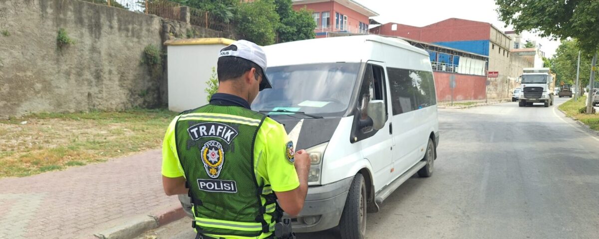CEYHAN’DA POLİS OPERASYONU:   UYUŞTURUCU, KAÇAK TÜTÜN VE  SİLAH ELE GEÇİRİLDİ!